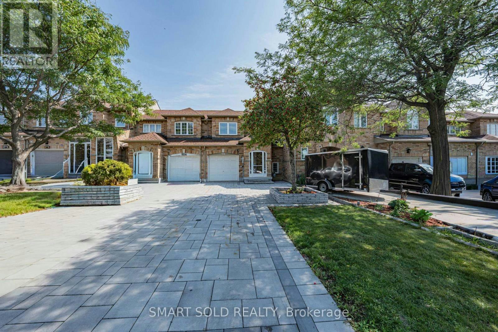 906 Delgado Drive, Mississauga, ON, L5V 2S4