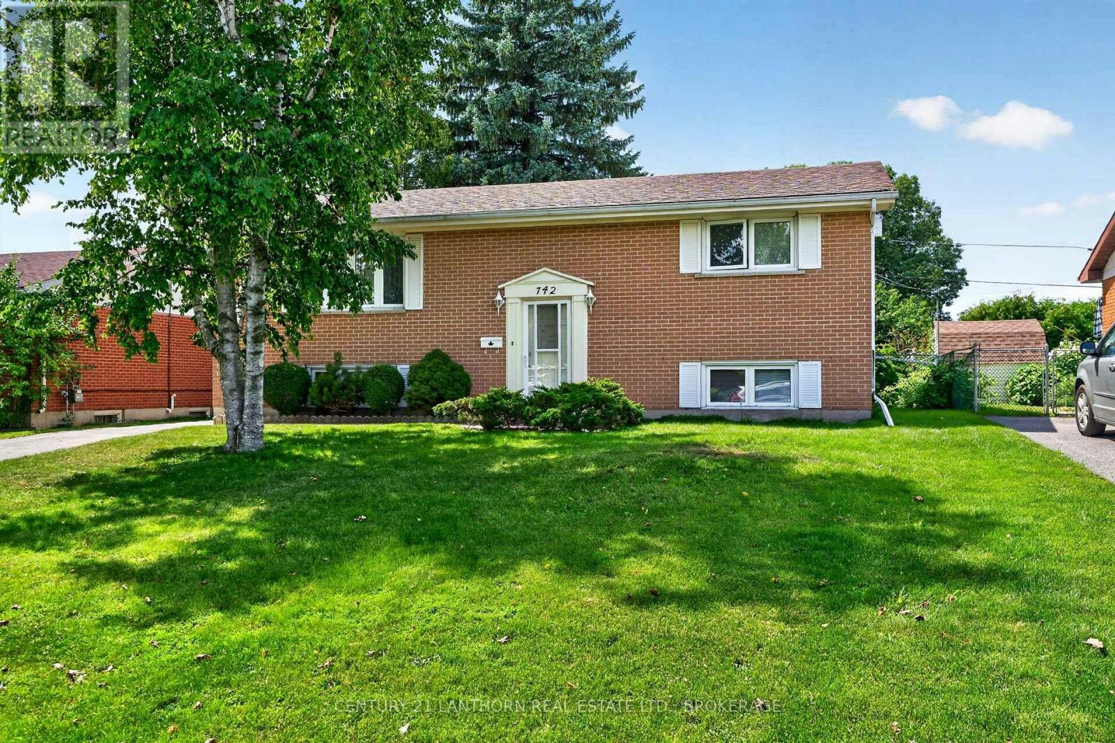 742 Laidlaw Crescent, Kingston, ON, K7M 5M5