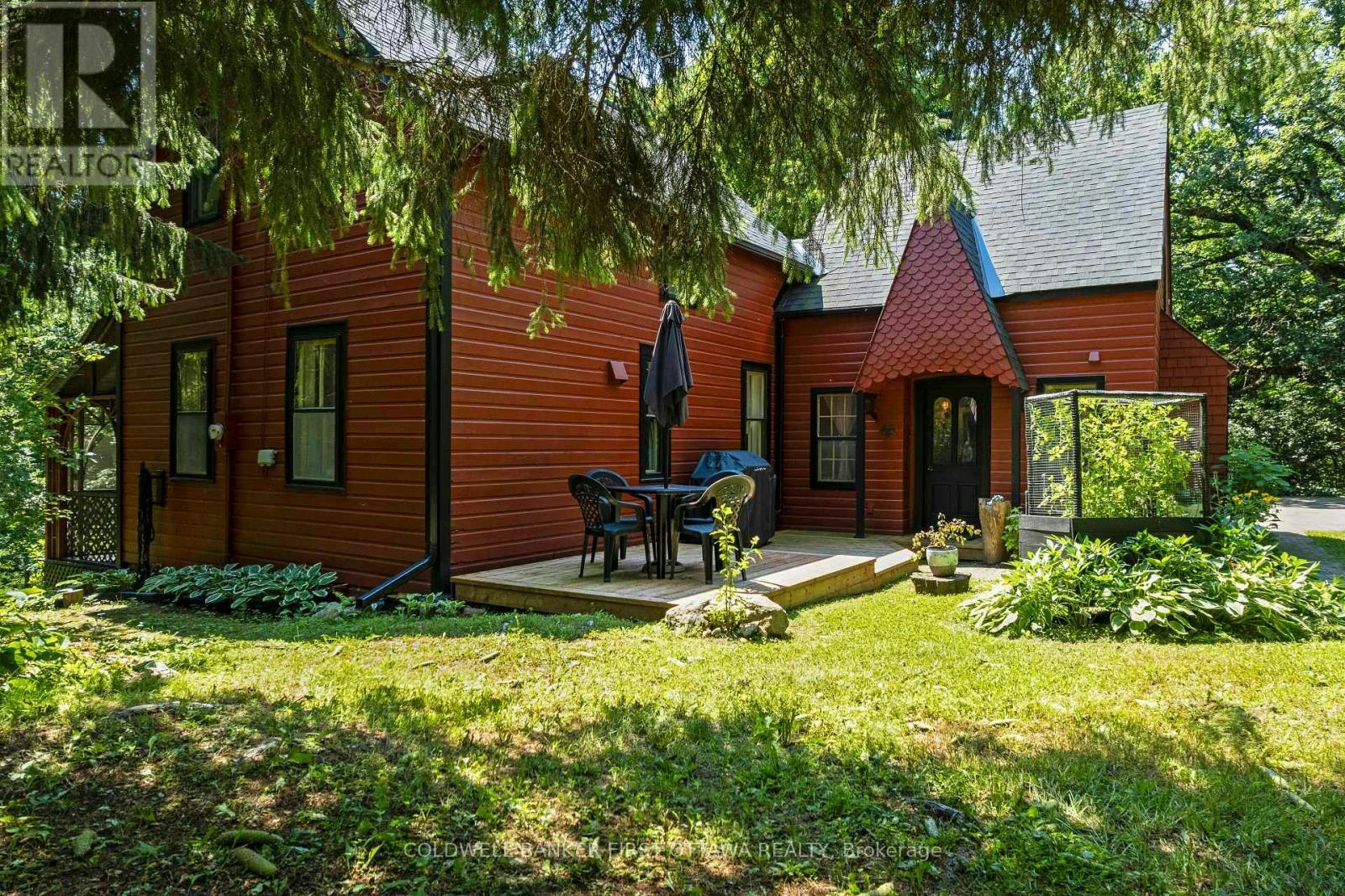 105 Purdons Bay Road, Lanark, ON, K0G 1M0