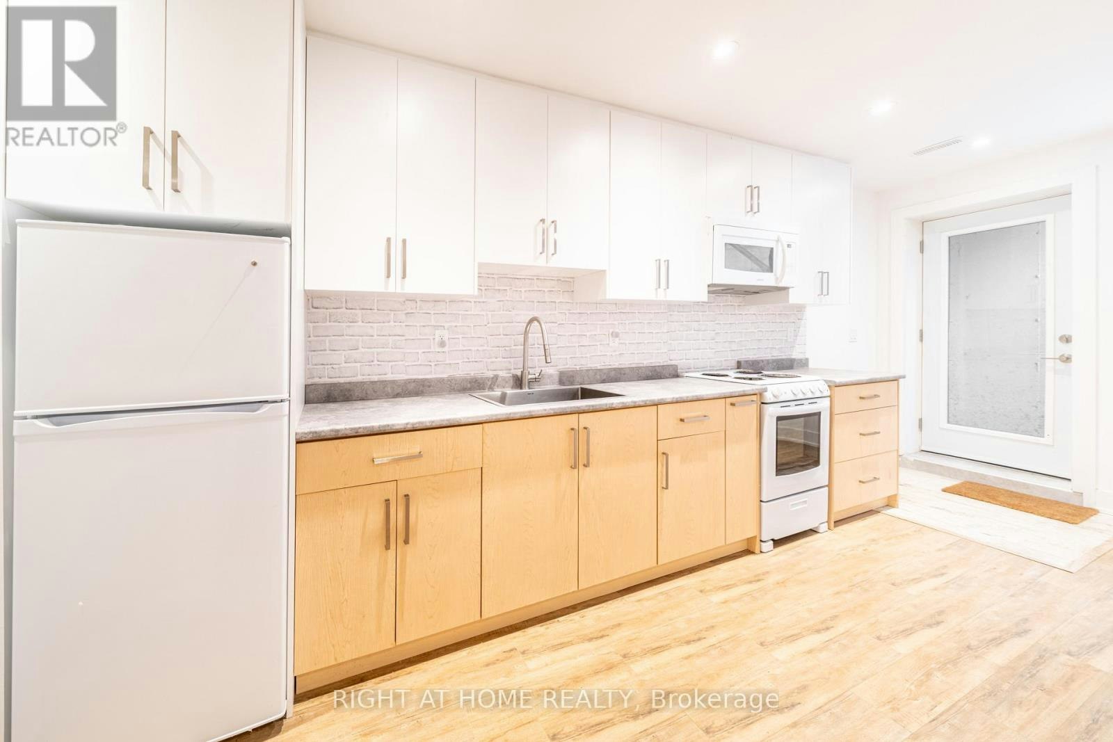 BASEMENT-49B East Drive, Toronto, ON, M6N 2N8 - 4