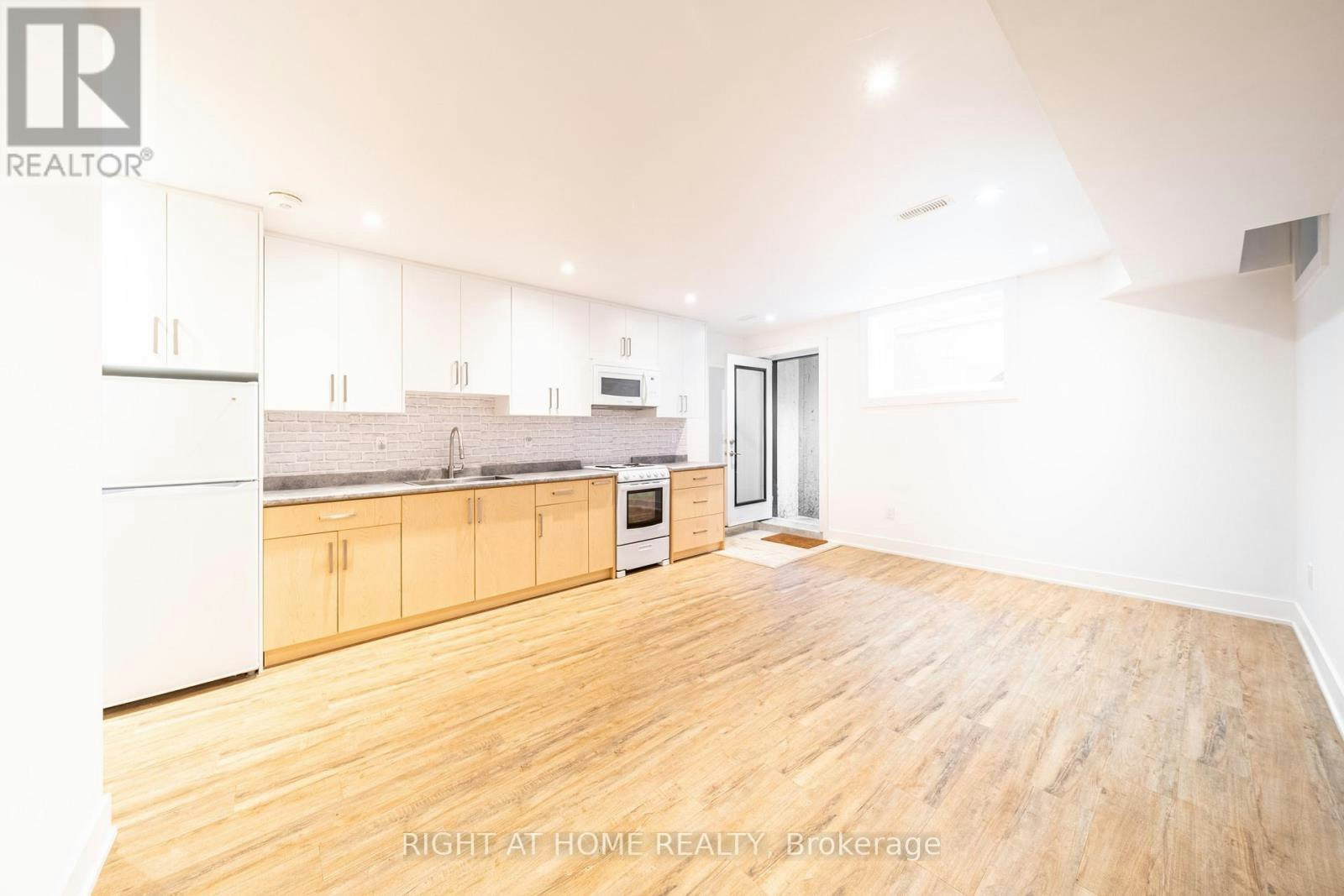 BASEMENT-49B East Drive, Toronto, ON, M6N 2N8 - 3