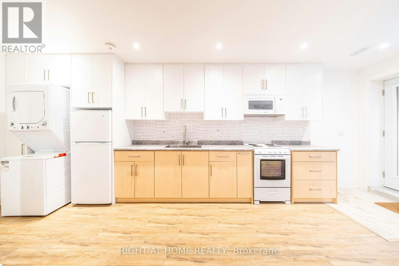 BASEMENT-49B East Drive, Toronto, ON, M6N 2N8 - 5
