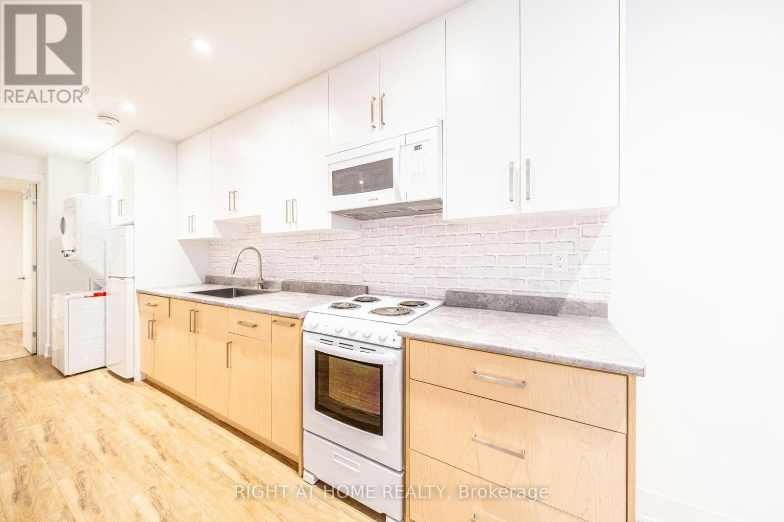 BASEMENT-49B East Drive, Toronto, ON, M6N 2N8 - 6