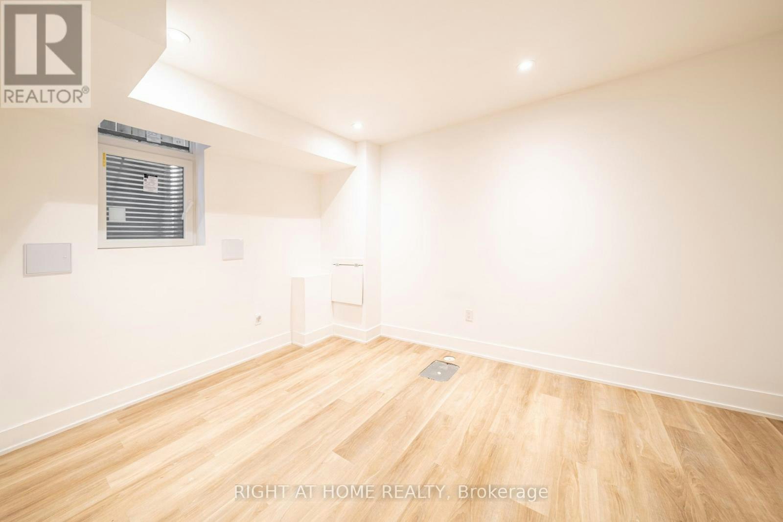 BASEMENT-49B East Drive, Toronto, ON, M6N 2N8 - 9