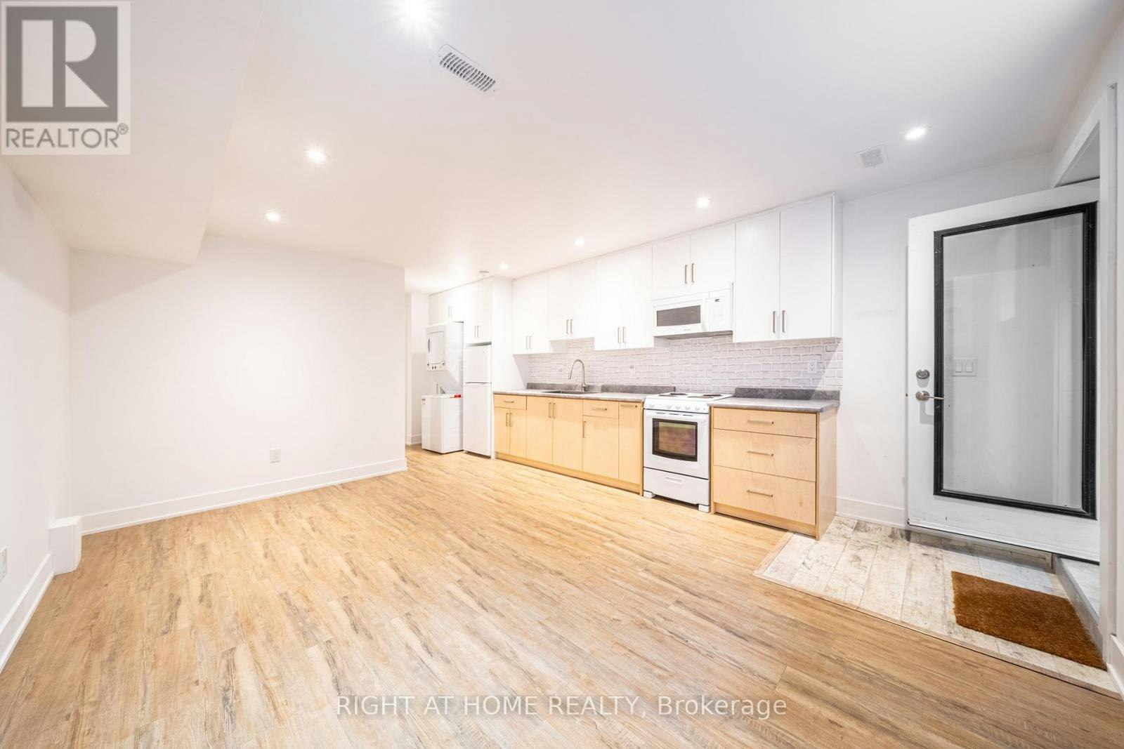 BASEMENT-49B East Drive, Toronto, ON, M6N 2N8 - 2