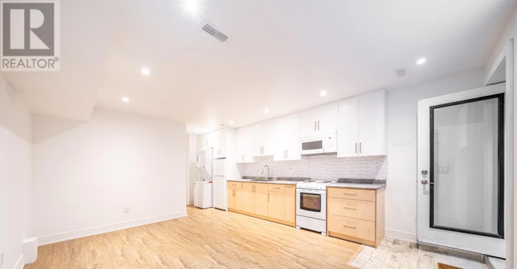 BASEMENT-49B East Drive, Toronto, ON, M6N 2N8 - 2