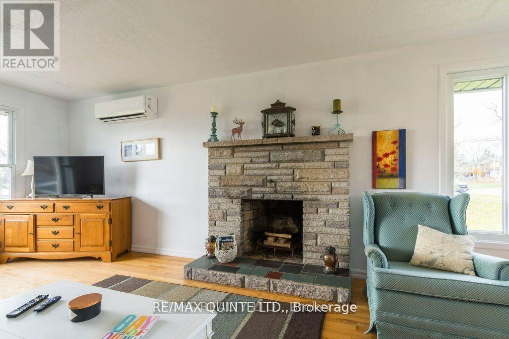 UPPER-239 Dundas Street W, Belleville, ON, K8P 1A9 - 6
