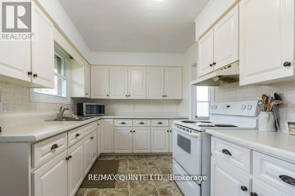 UPPER-239 Dundas Street W, Belleville, ON, K8P 1A9 - 9
