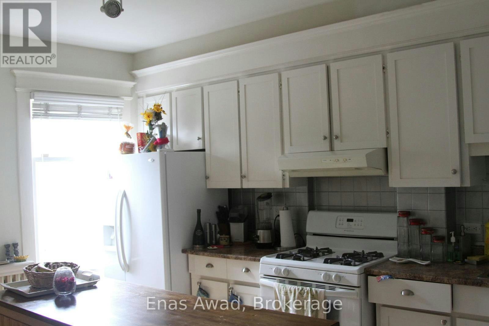 738 Manning Avenue, Toronto, ON, M6G 2W4