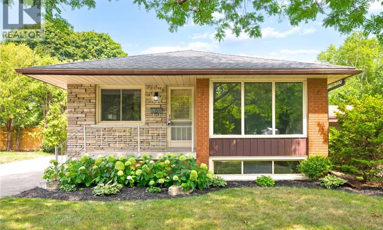 6 Robroy Court