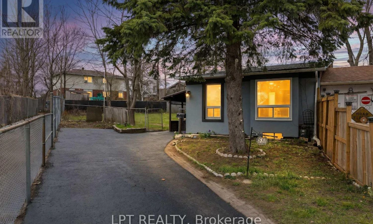 55H Chaucer Crescent