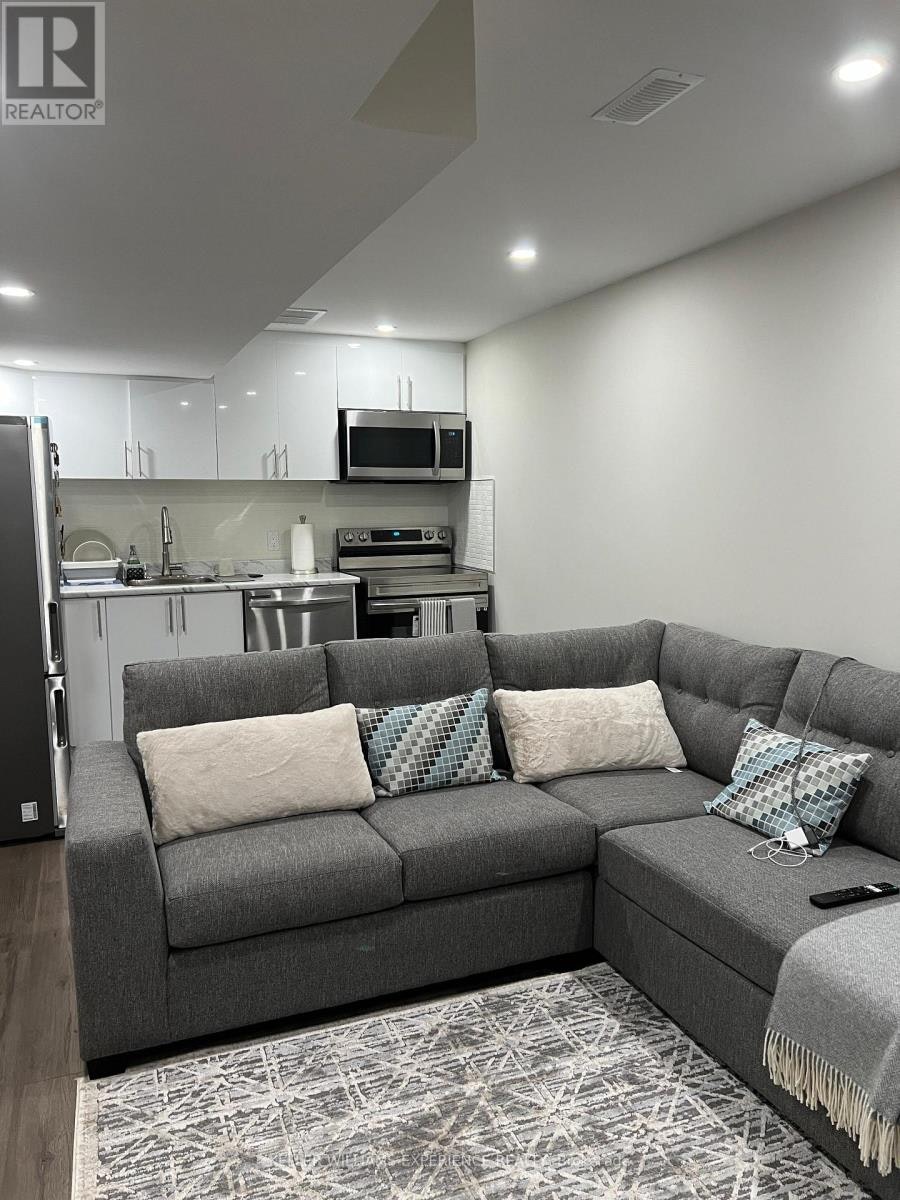 8 Grace Crescent, Barrie, ON, L4N 9S7 - 2