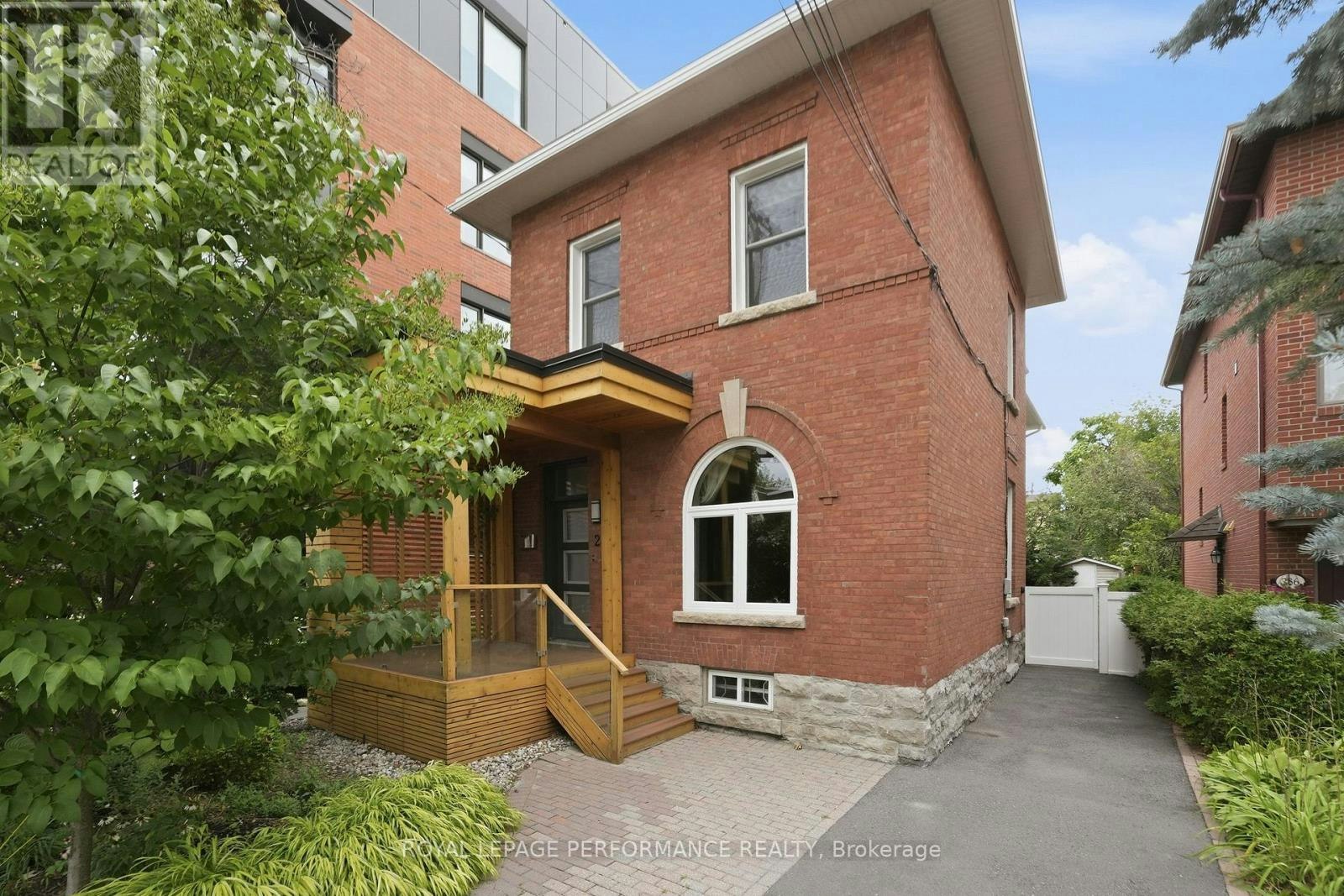 284 Crichton Street, Ottawa, ON, K1M 1W4