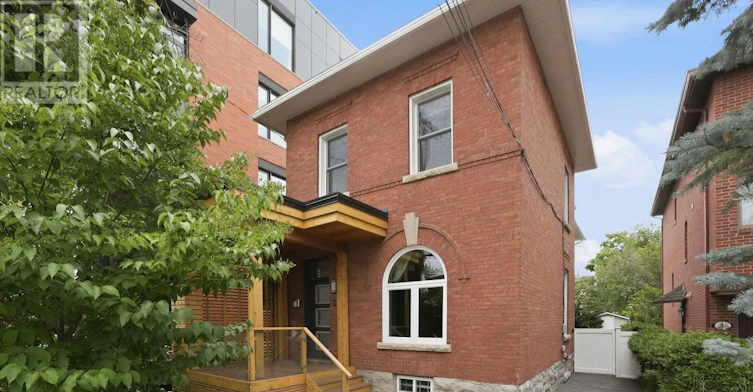 284 Crichton Street, Ottawa, ON, K1M 1W4