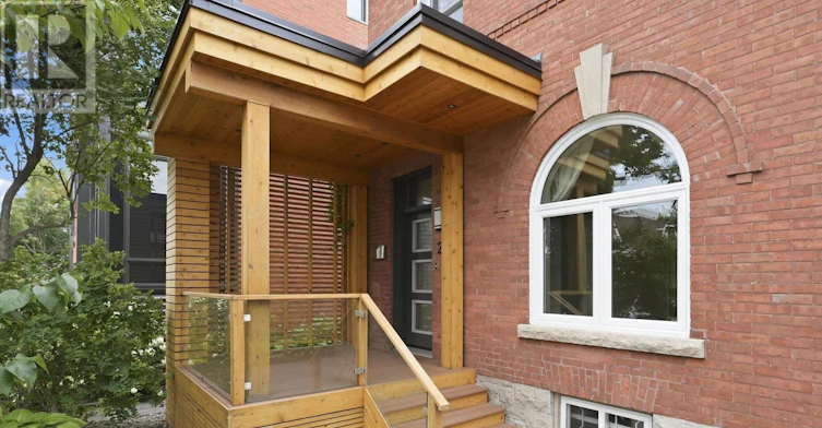 284 Crichton Street, Ottawa, ON, K1M 1W4 - 2