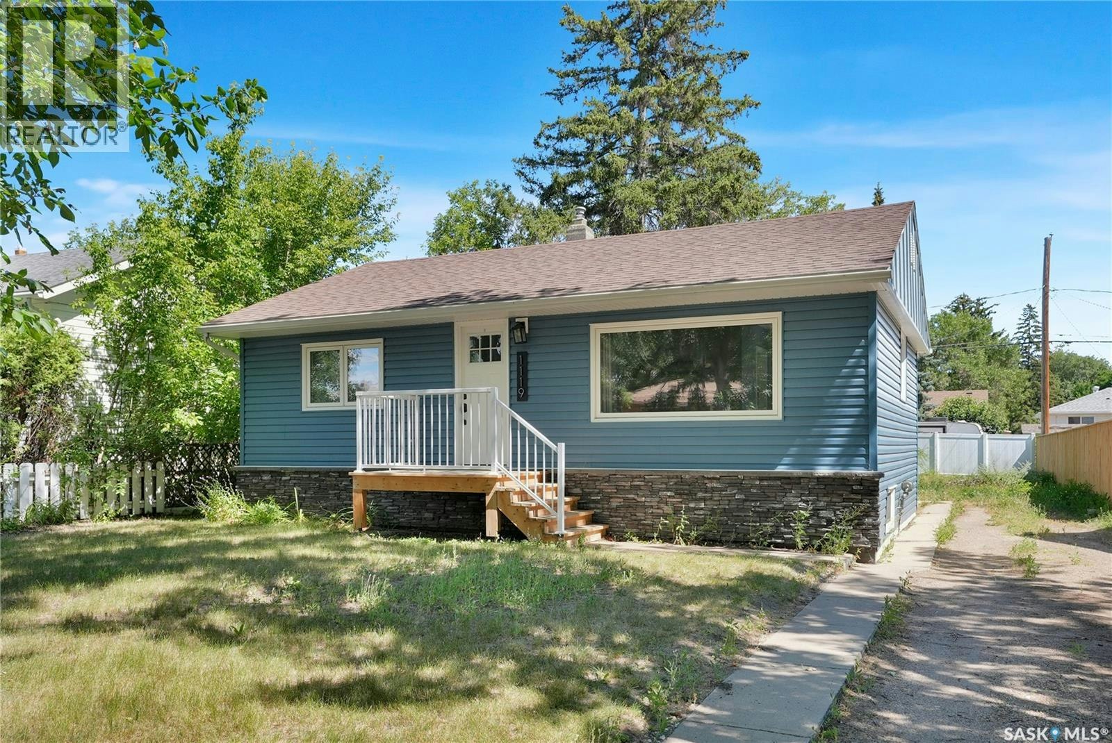 1119 Elgin Avenue, Moose Jaw, SK, S6H 4G9