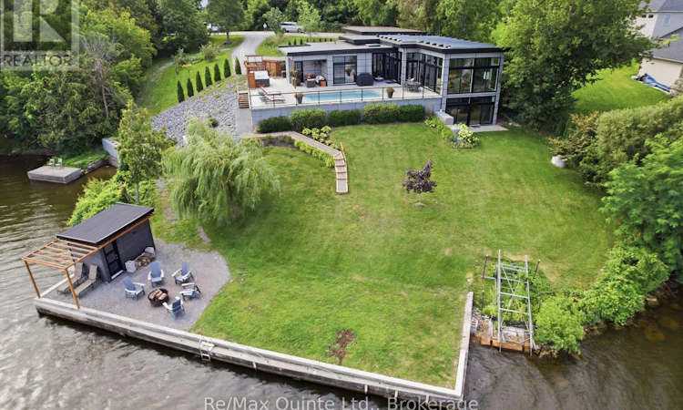 8 Bayview Point Road