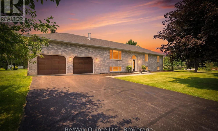 16 Bay Breeze Street