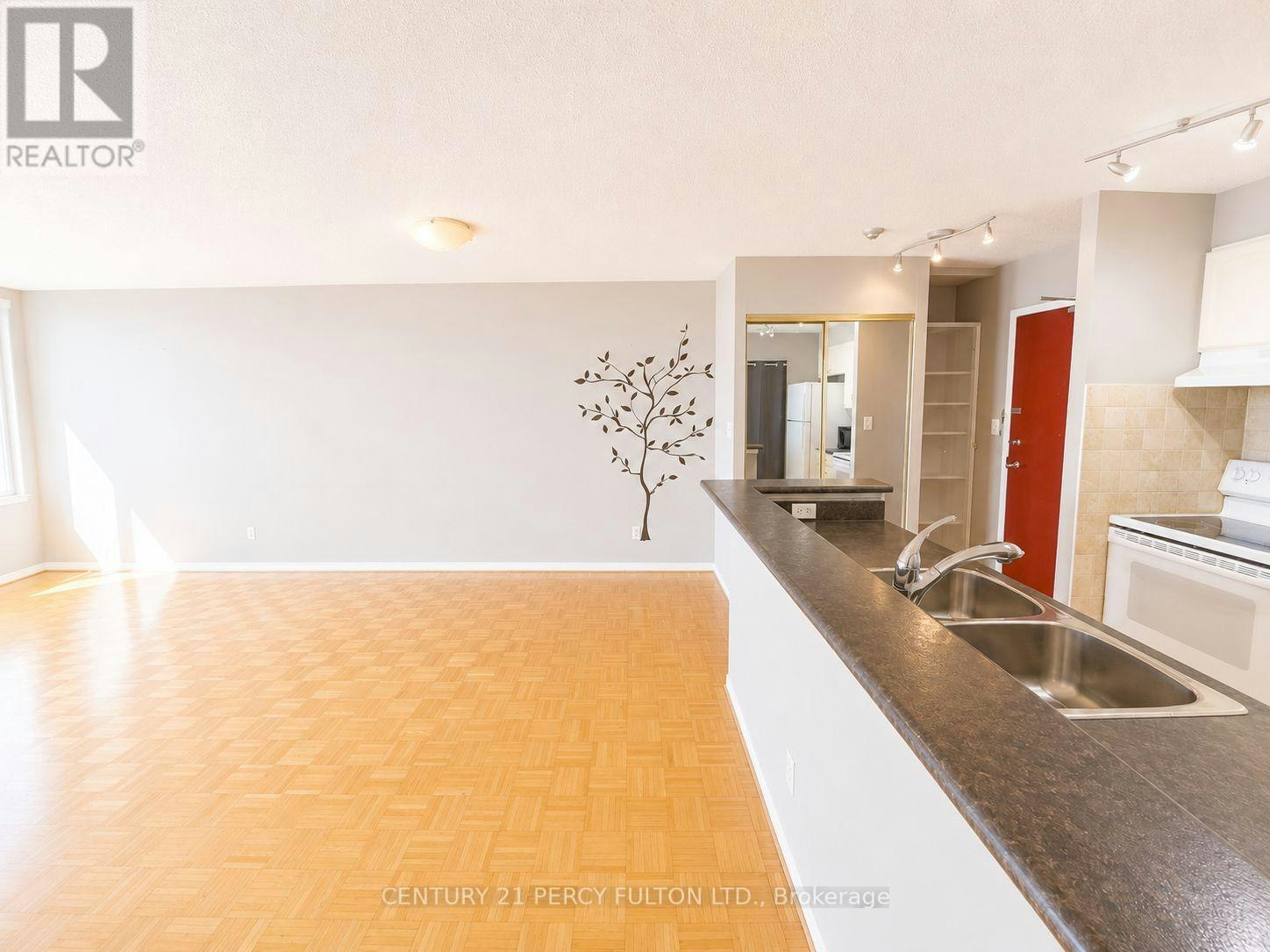 1201-1625 Pickering Parkway, Pickering, ON, L1V 6Z6 - 16