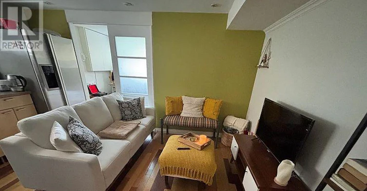 LOWER-28 Jellicoe Avenue, Toronto, ON, M8W 1W1 - 2