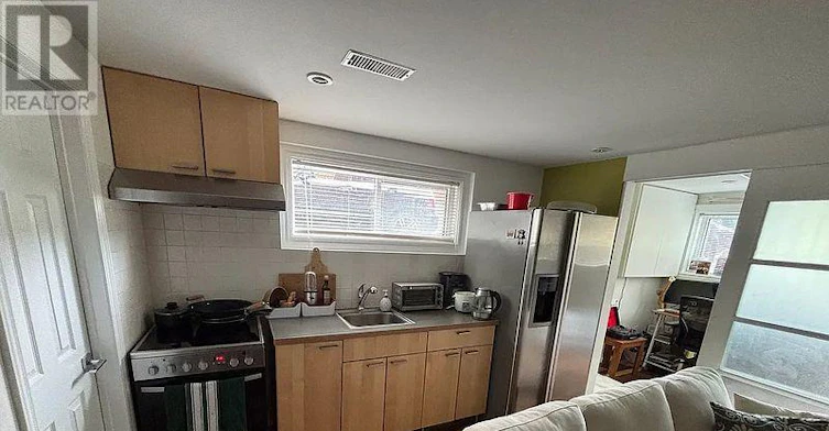 LOWER-28 Jellicoe Avenue, Toronto, ON, M8W 1W1 - 3