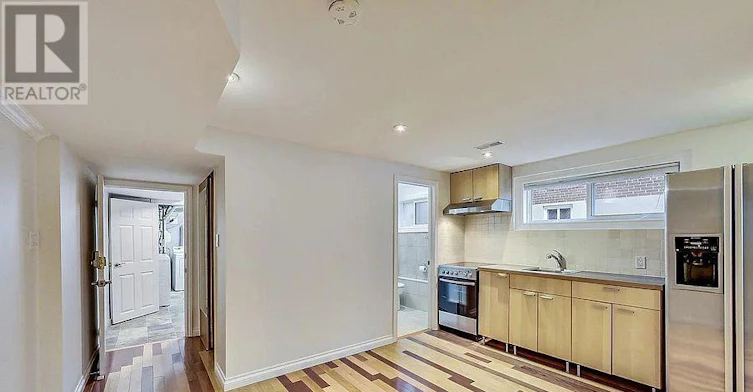 LOWER-28 Jellicoe Avenue, Toronto, ON, M8W 1W1 - 4