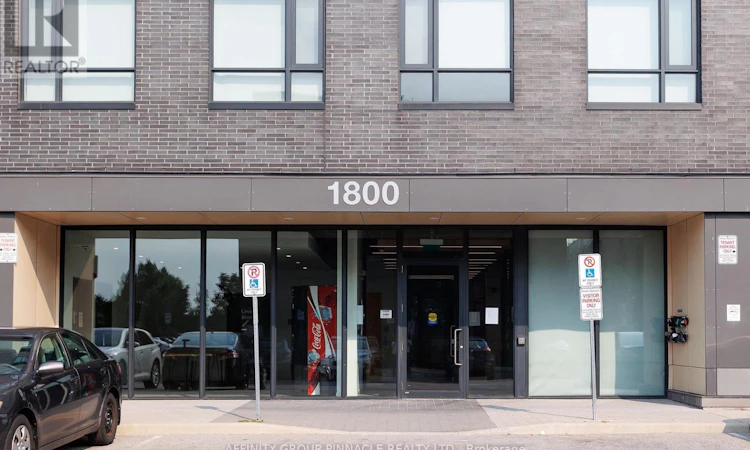 220-1800 Simcoe Street N