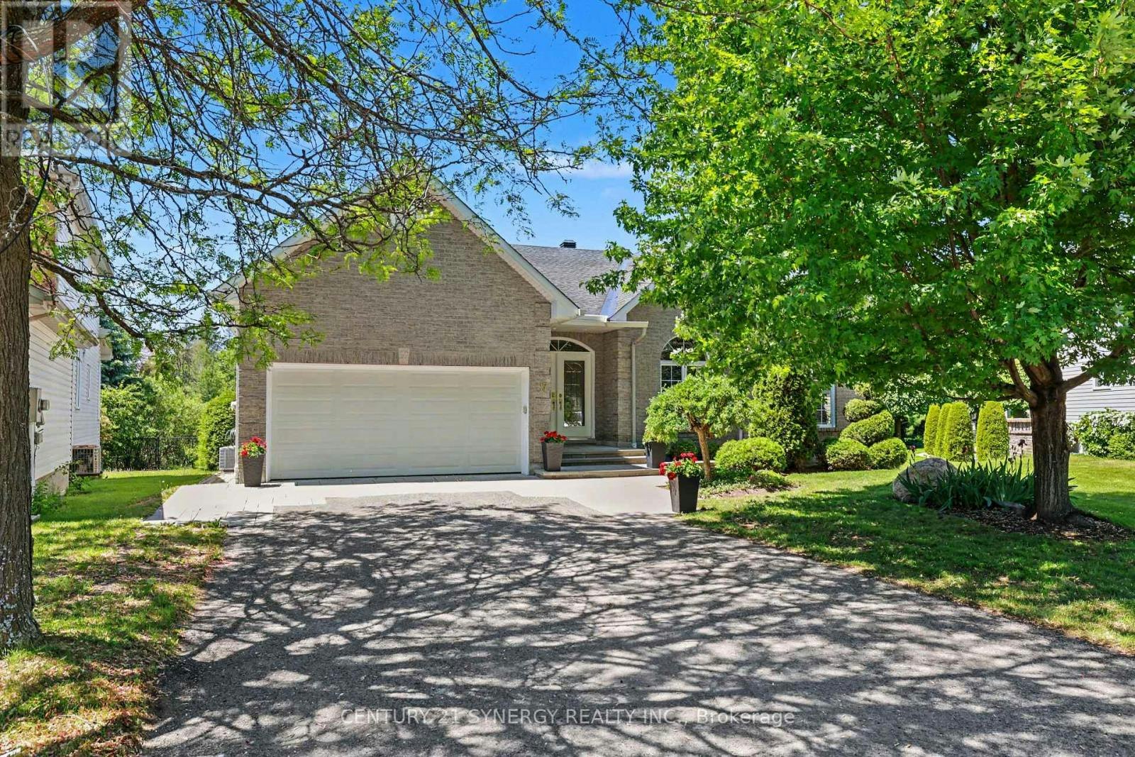 17 Warnock Court, Ottawa, ON, K1J 1H1