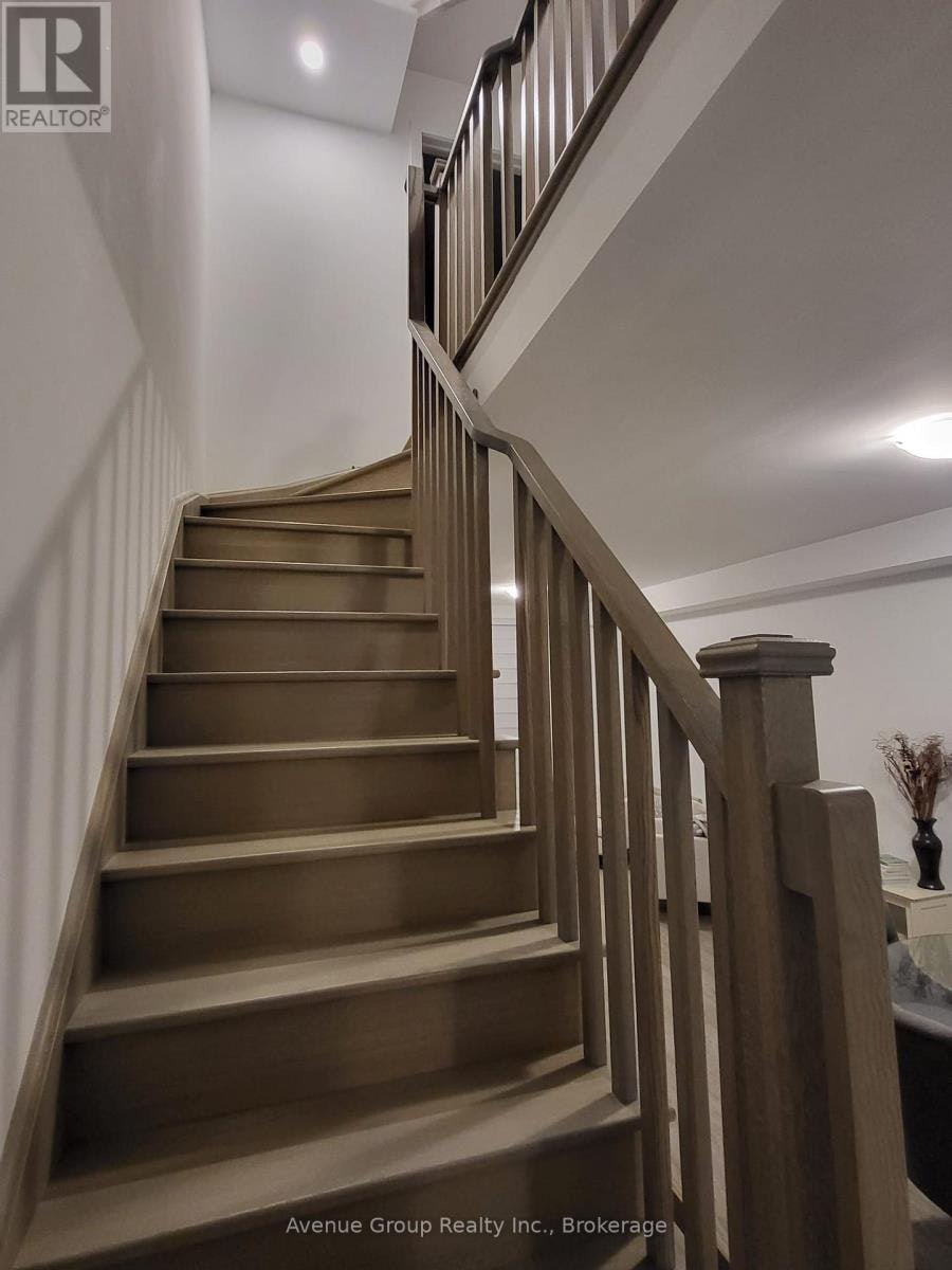 60 Hooyo Terrace, Toronto, ON, M6A 0E2 - 23