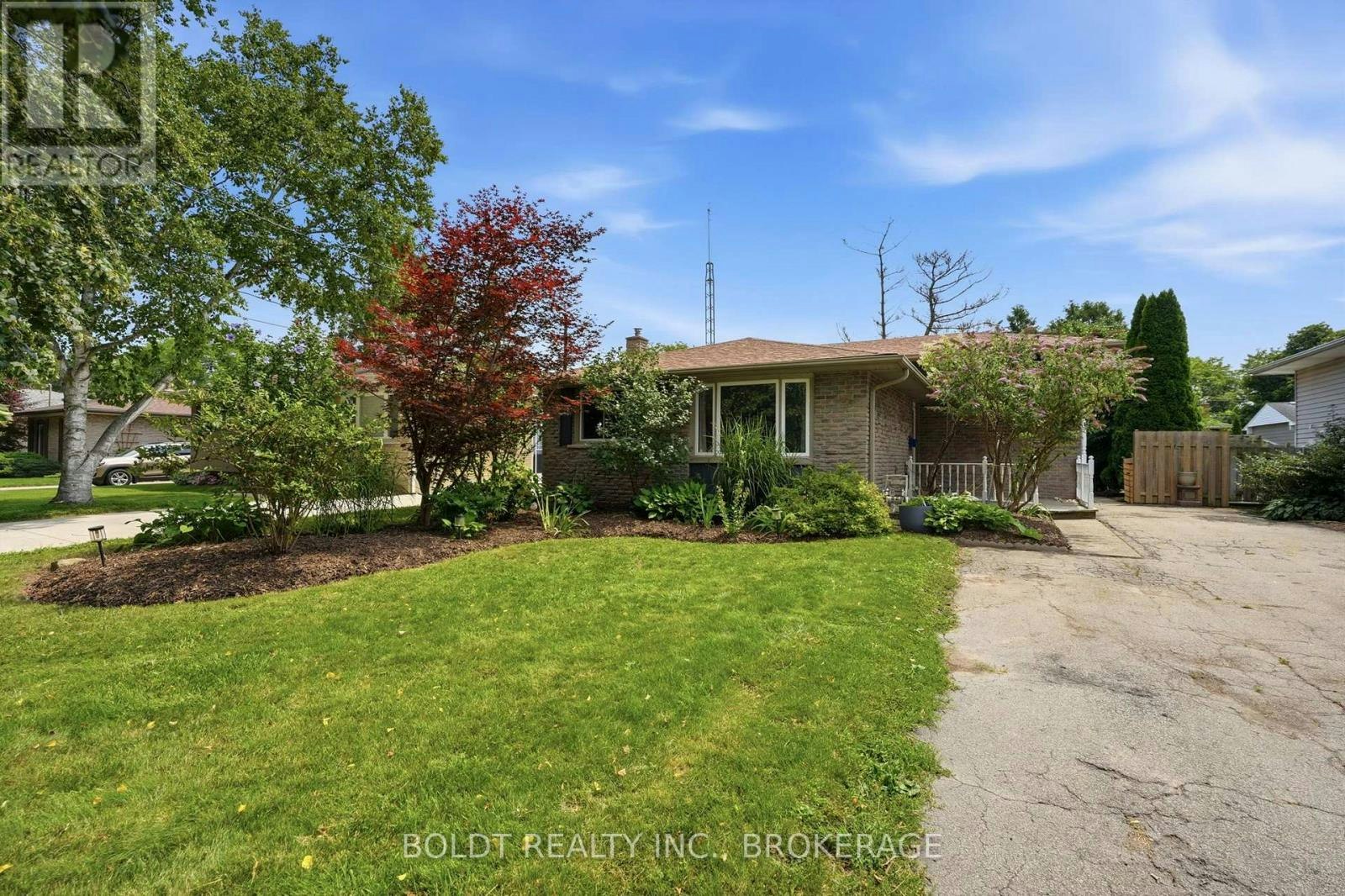 11 Abraham Drive, St. Catharines, ON, L2M 6K7