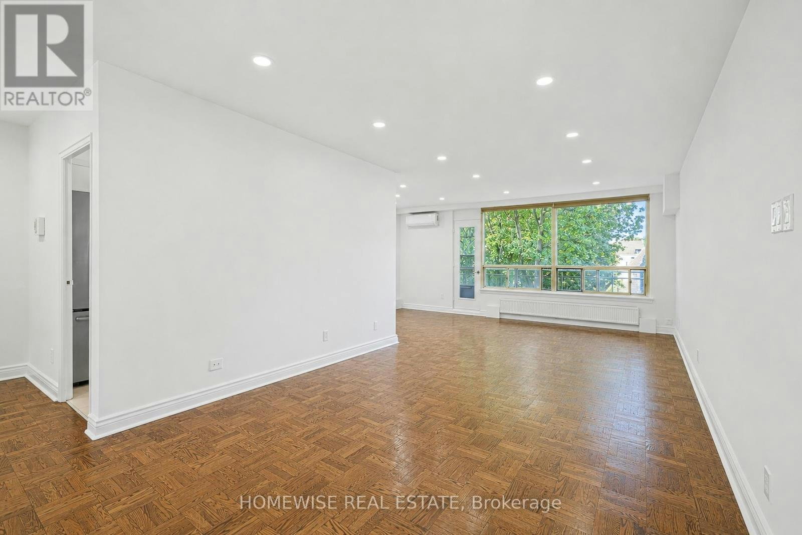401-2500 Bathurst Street, Toronto, ON, M6B 2Y8 - 2