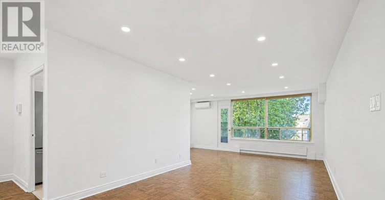 401-2500 Bathurst Street, Toronto, ON, M6B 2Y8 - 2