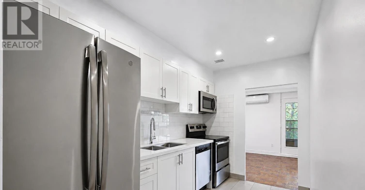 401-2500 Bathurst Street, Toronto, ON, M6B 2Y8