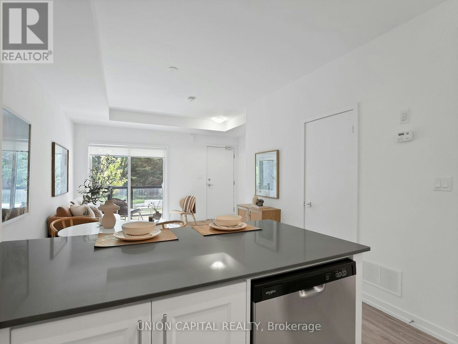 6-26 Lytham Green Circle, Newmarket, ON, L3Y 0H5 - 8