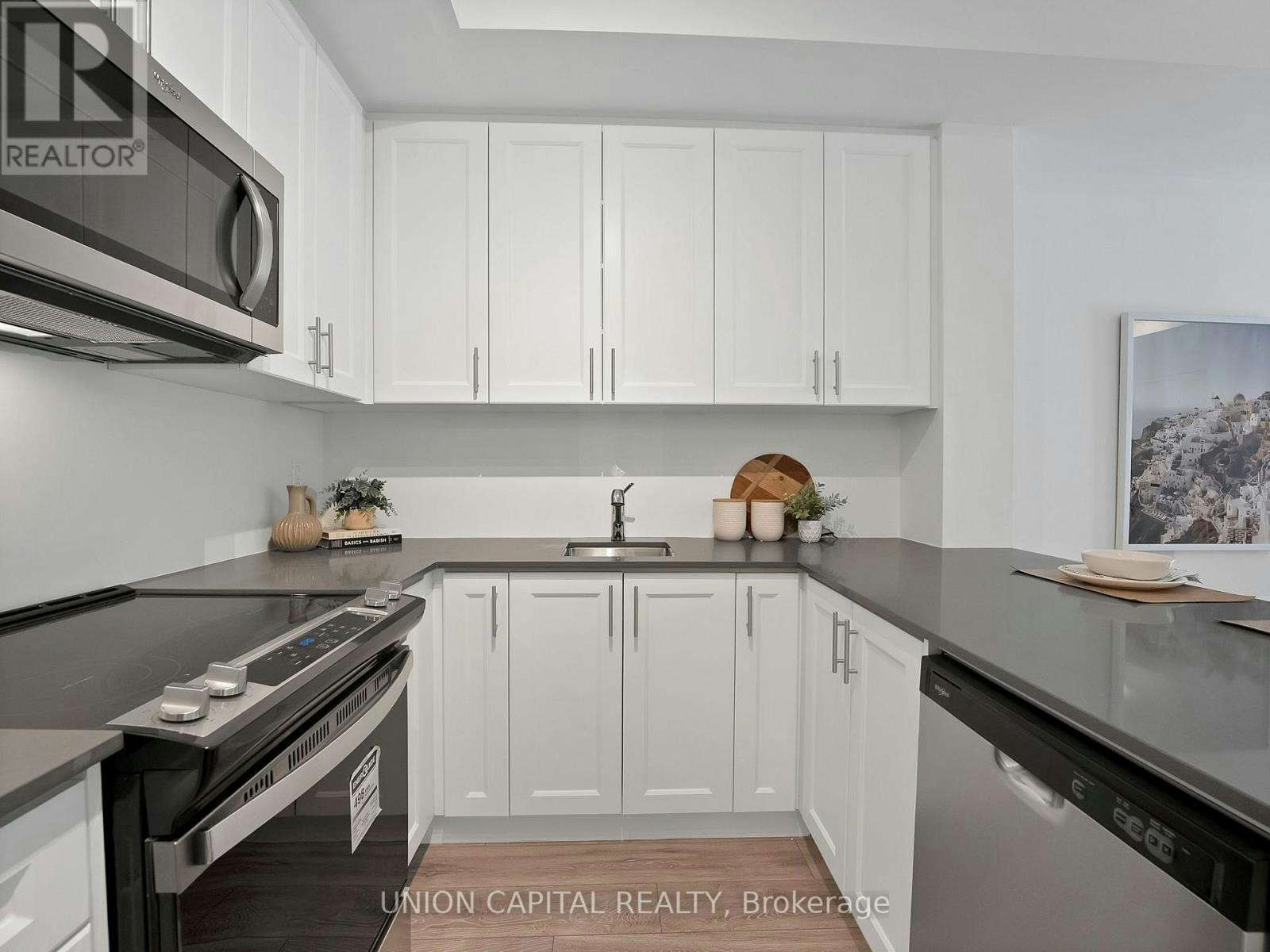 6-26 Lytham Green Circle, Newmarket, ON, L3Y 0H5 - 7