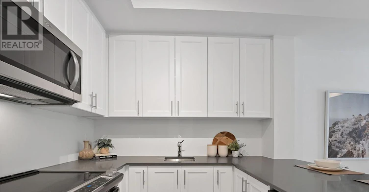 6-26 Lytham Green Circle, Newmarket, ON, L3Y 0H5 - 7