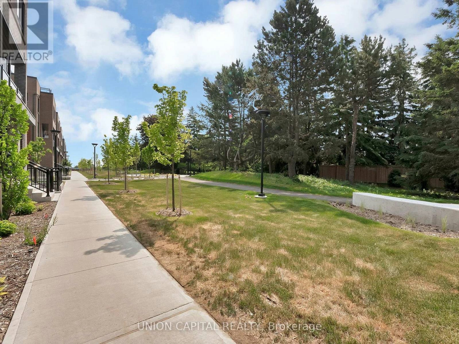 6-26 Lytham Green Circle, Newmarket, ON, L3Y 0H5 - 18