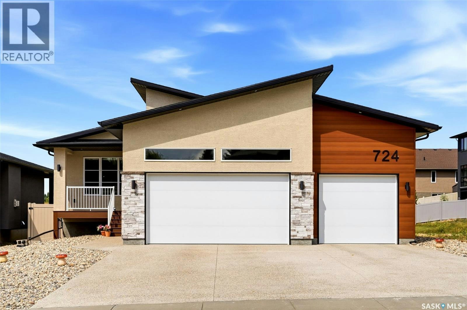 724 3rd Avenue, Pilot Butte, SK, S0G 3Z0