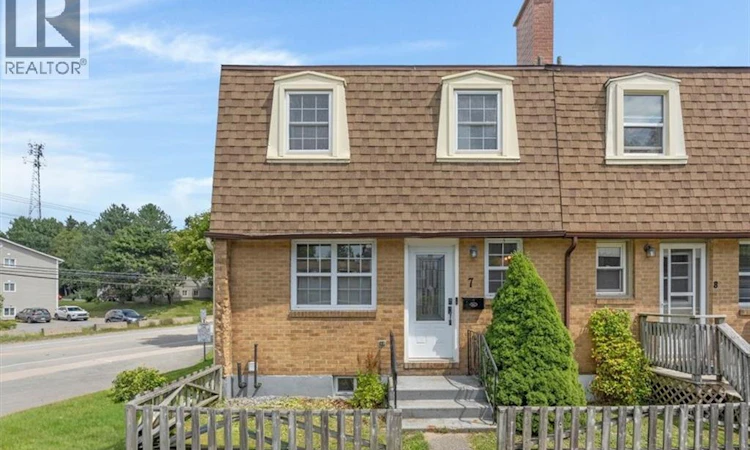 7 Hampton Manor
