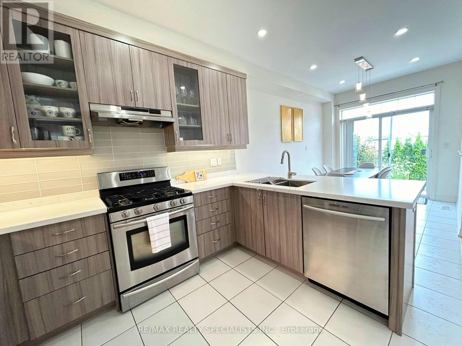 55 Dufay Road, Brampton, ON, L7A 4A2 - 11