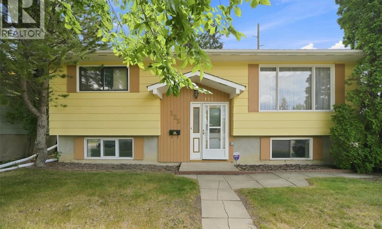 125 Arnason Crescent