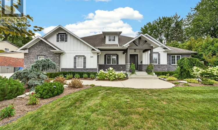 625 Roseland Drive South