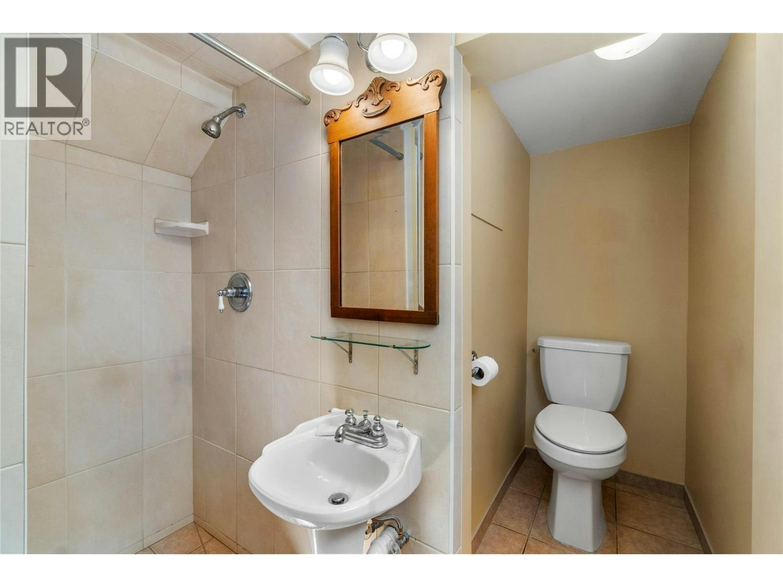 219 W St Paul Street, Kamloops, BC, V2C 1G2 - 27