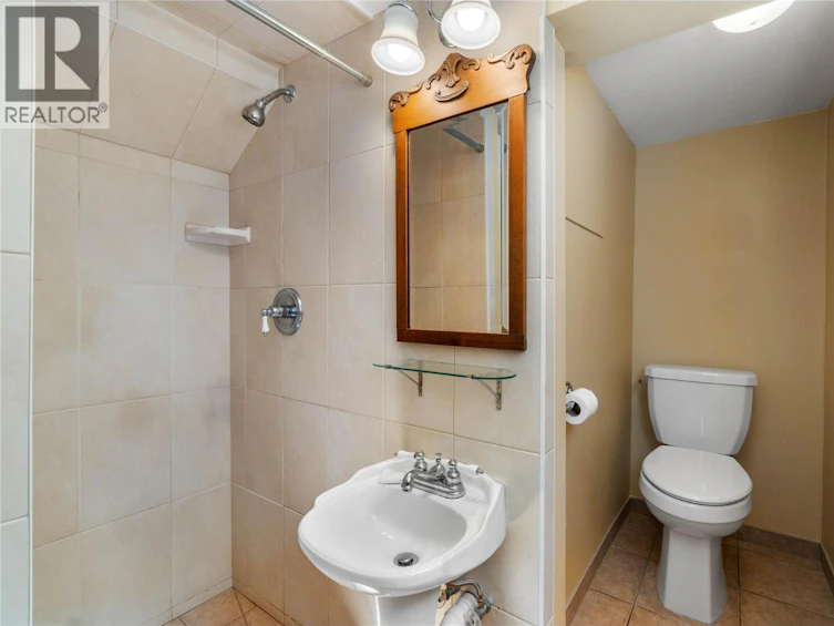 219 W St Paul Street, Kamloops, BC, V2C 1G2 - 27
