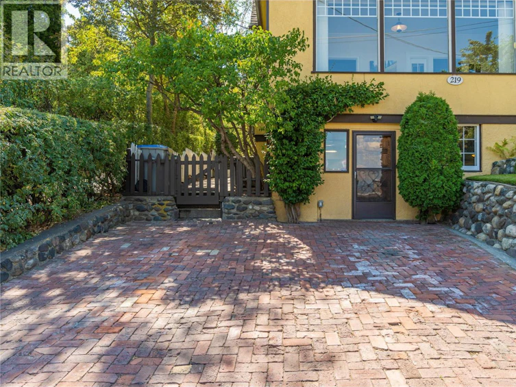 219 W St Paul Street, Kamloops, BC, V2C 1G2 - 51