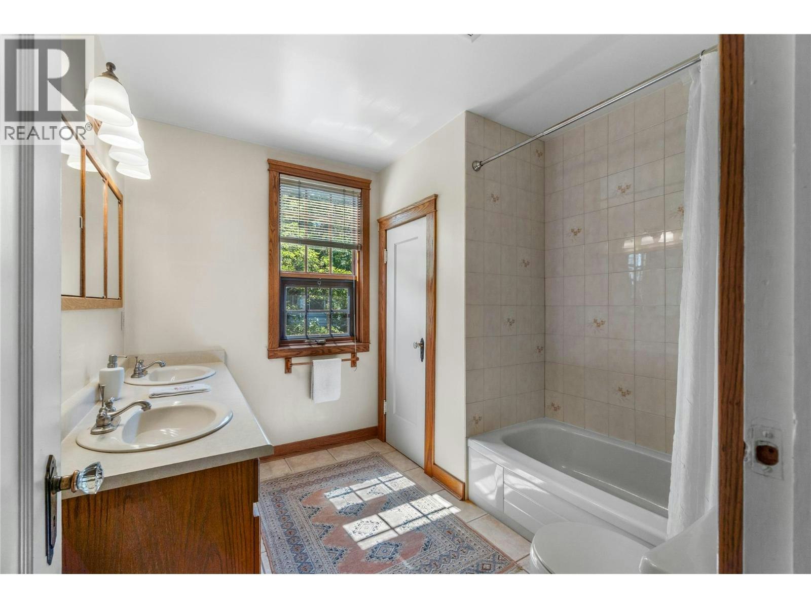 219 W St Paul Street, Kamloops, BC, V2C 1G2 - 18