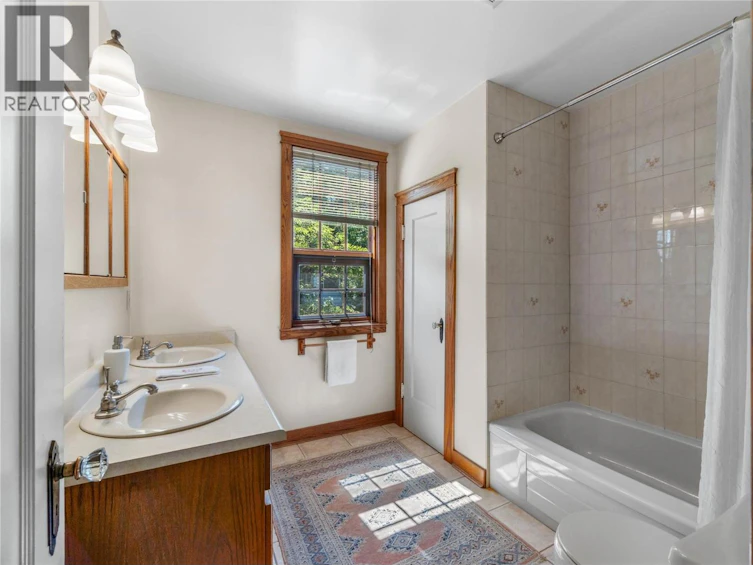 219 W St Paul Street, Kamloops, BC, V2C 1G2 - 18