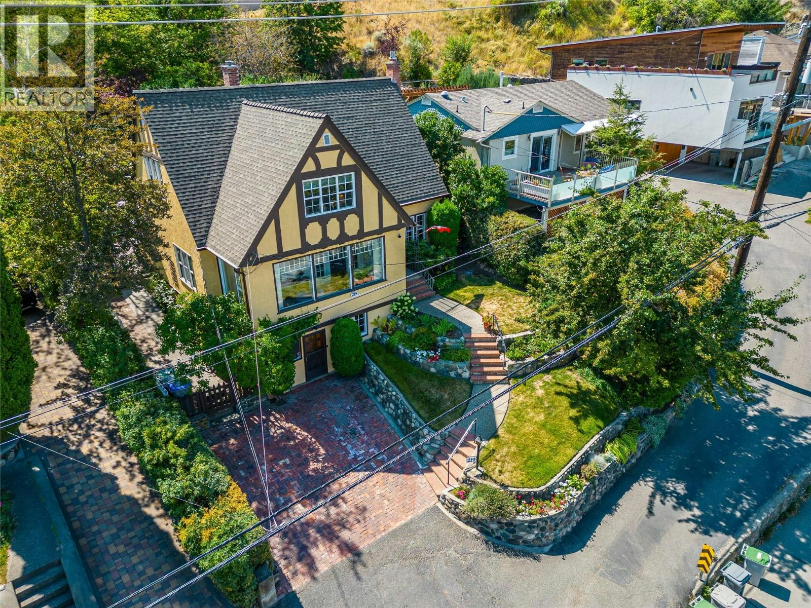 219 W St Paul Street - 2