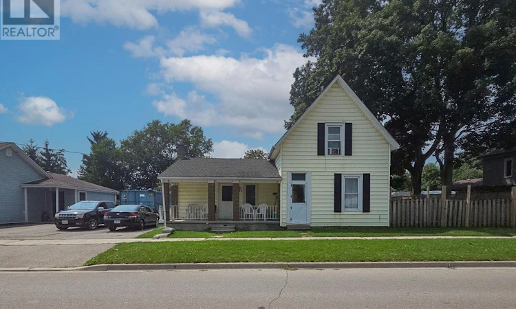 133 Mutual Street N