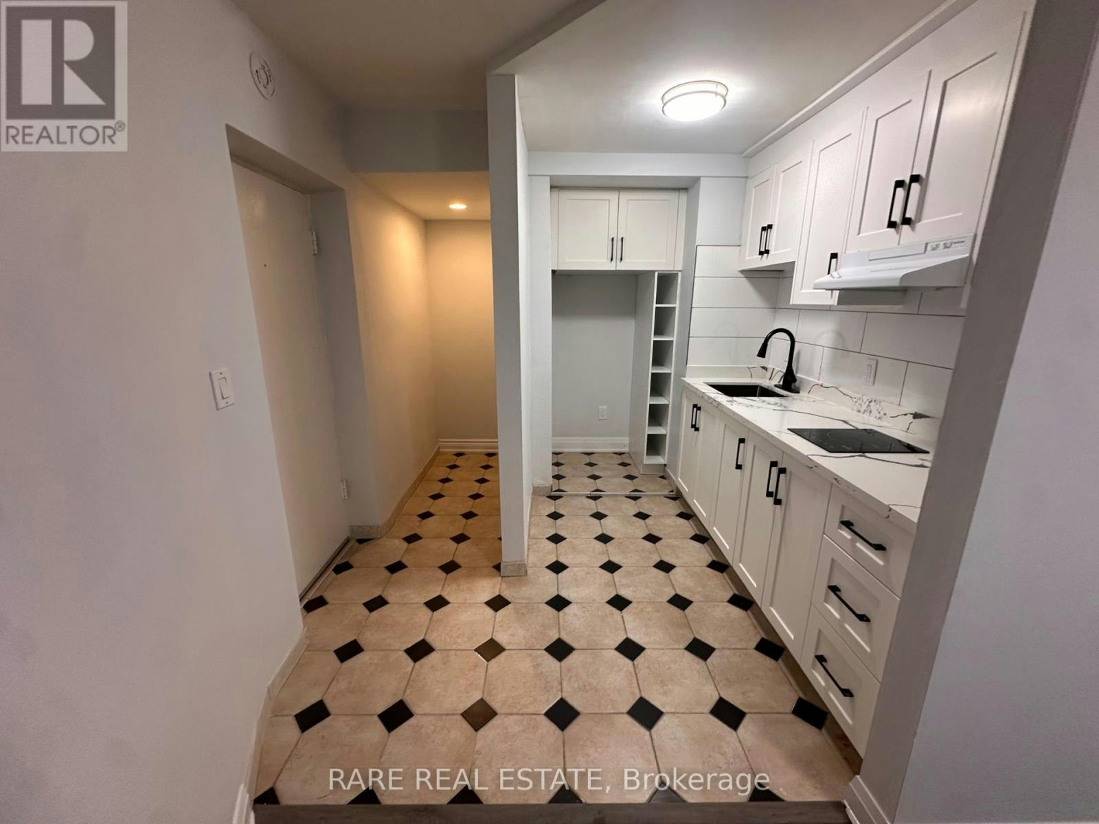 8-130 Macpherson Avenue, Toronto, ON, M5R 1W8